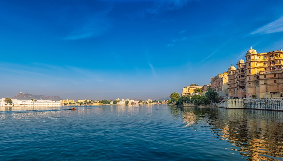 Udaipur Unveiled: A Royal Tour of the City of Lakes”