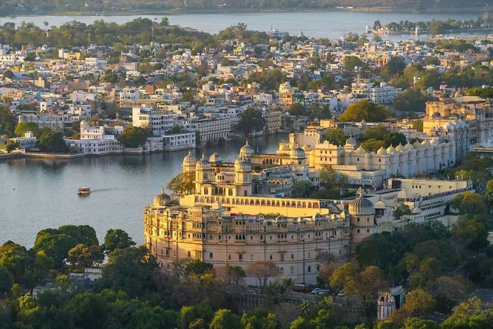 “Regal Retreat: Discover Udaipur’s Palaces and Heritage”