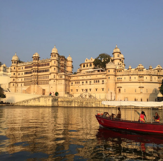 Experience Love and Beauty on an Udaipur Sightseeing Tour