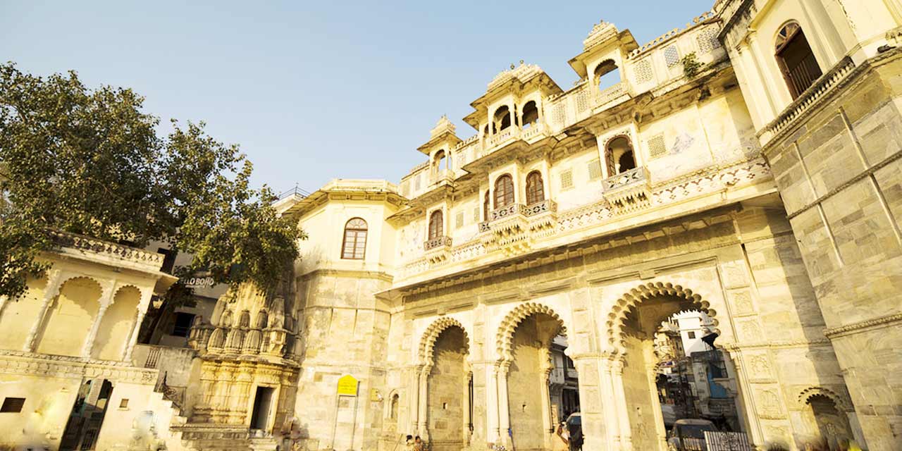 Bagore Ki Haveli Udaipur’s Architectural Gem on Lake Pichola