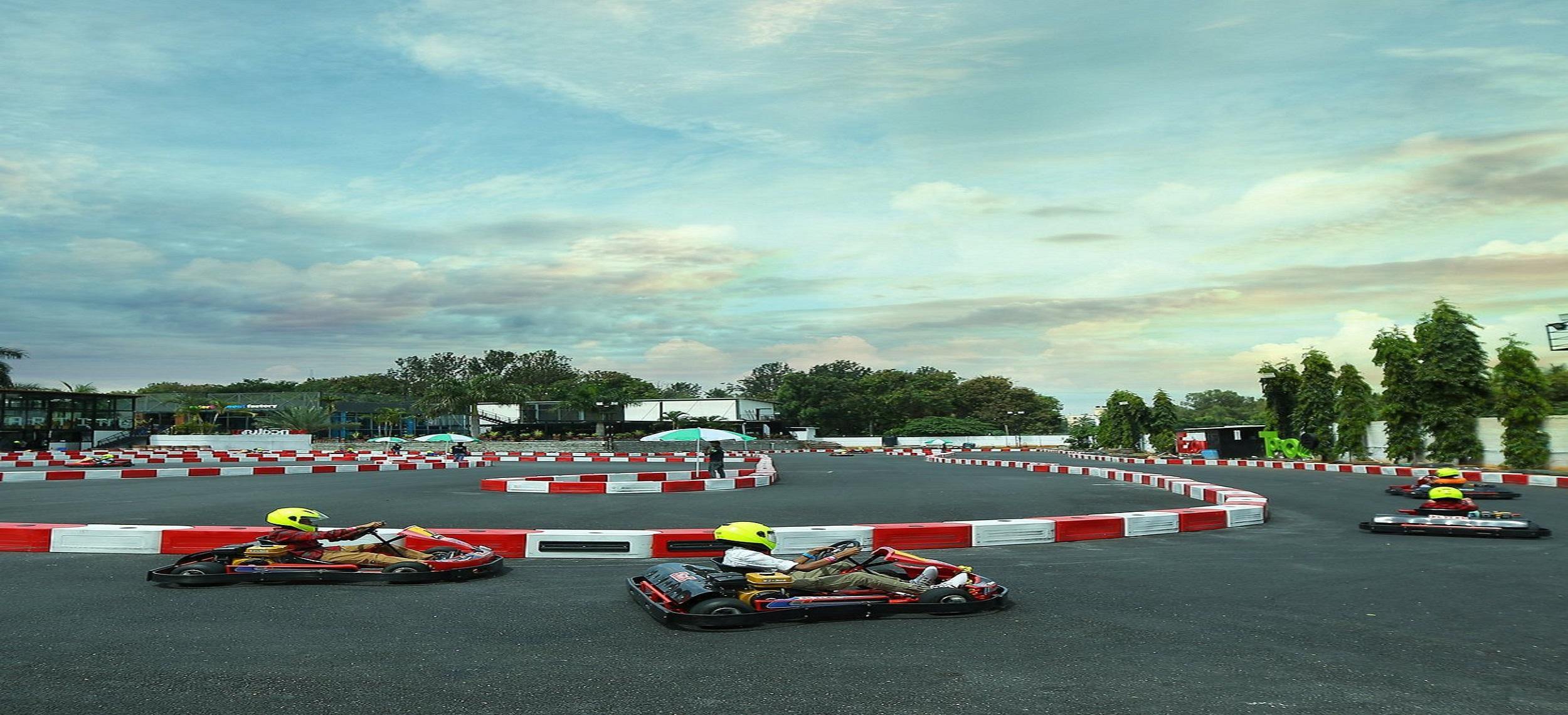 Top Tracks and Experiences for Speed Enthusiasts